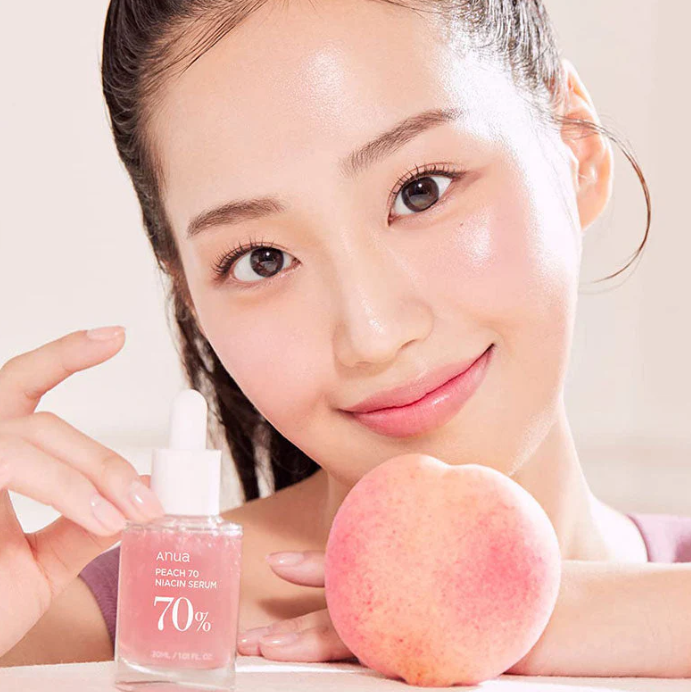 Anua Peach 70% Niacin Serum junto a extractos de melocotón