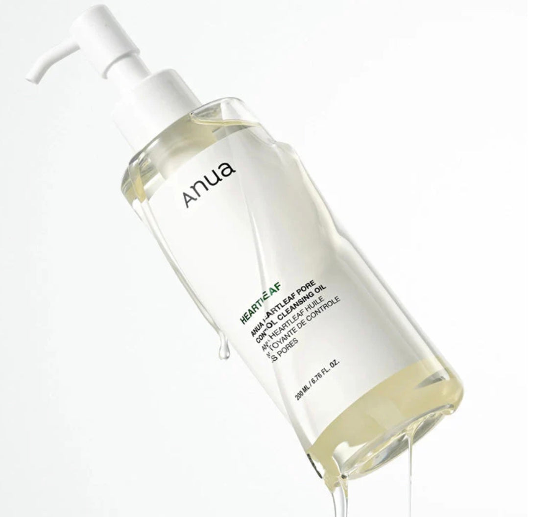Textura del Anua Heartleaf Pore Control Cleansing Oil sobre la piel