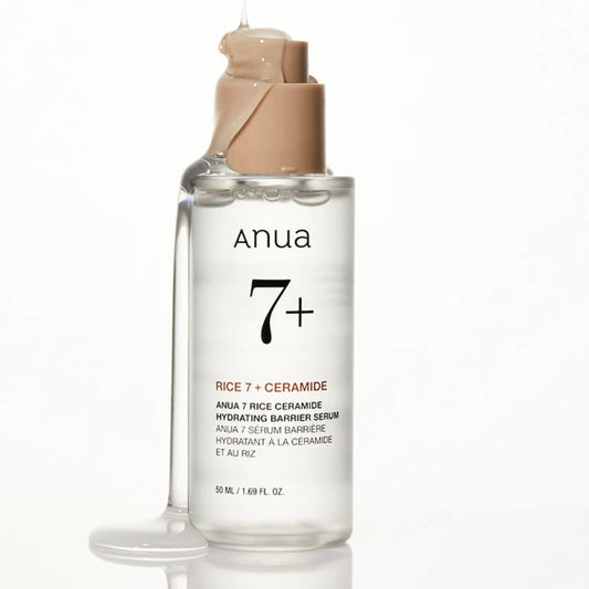 Gotas del suero mostrando su consistencia hidratante.