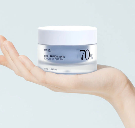 Textura ligera y cremosa de la Anua Birch 70 aplicada sobre la piel.