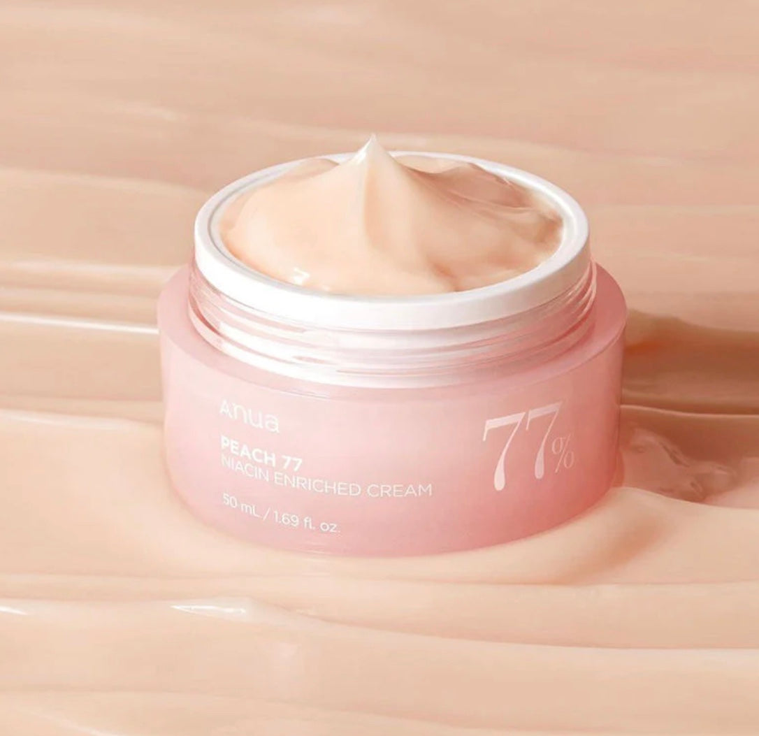 Textura en gel de la crema Peach 77 aplicada sobre la piel.