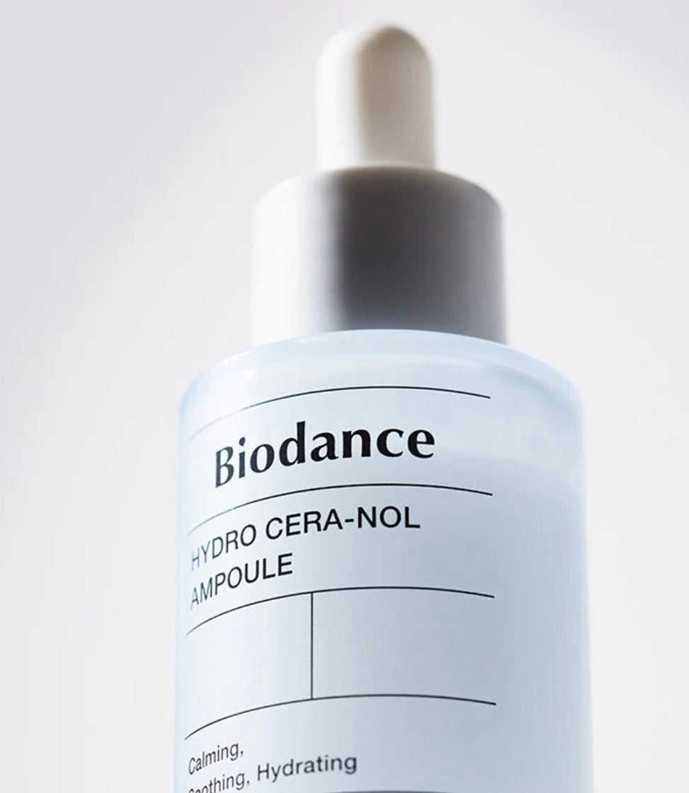 Textura sedosa y ligera de la ampolla Biodance sobre la piel.