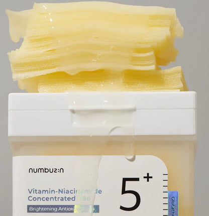 Pads con niacinamida y glutatión para unificar el tono.