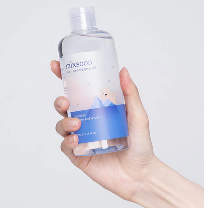 Presentación del Mixsoon Glacier Water Serum – botella y consistencia.