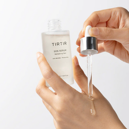 Textura del TirTir SOS Serum – acabado ligero y de rápida absorción.